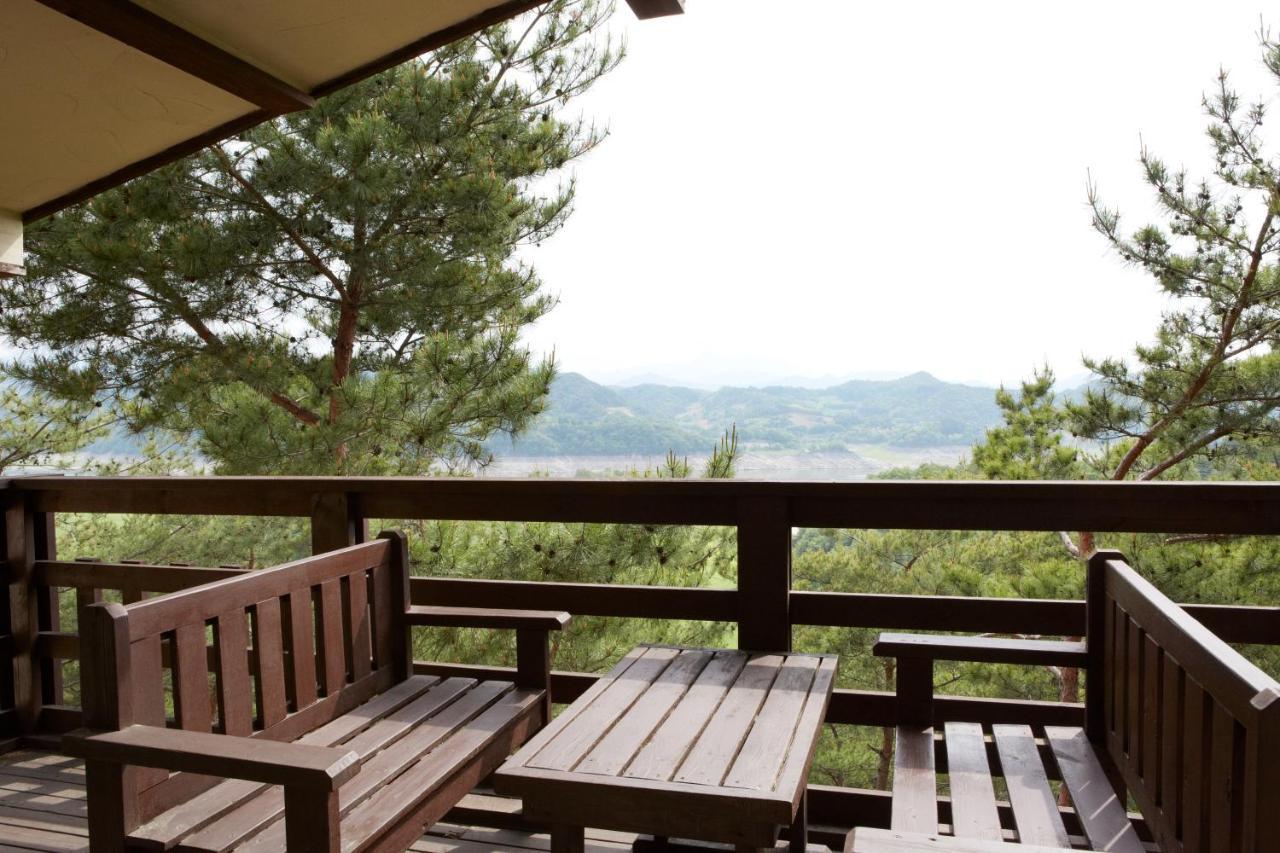 Club Es Jecheon Resort Chech'ŏn Exteriör bild