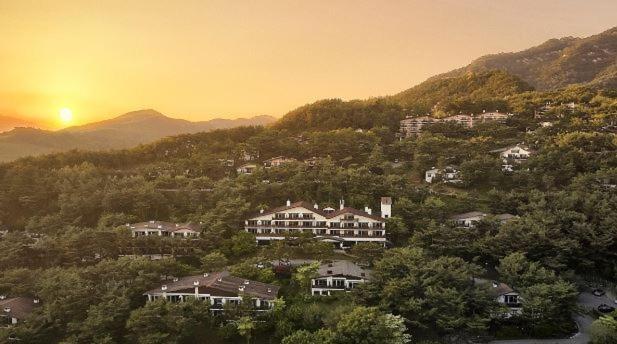 Club Es Jecheon Resort Chech'ŏn Exteriör bild